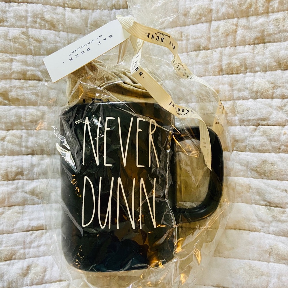 3 for $10 ☀️ Rae Dunn Tea Towel & Mug set - Never Dunn